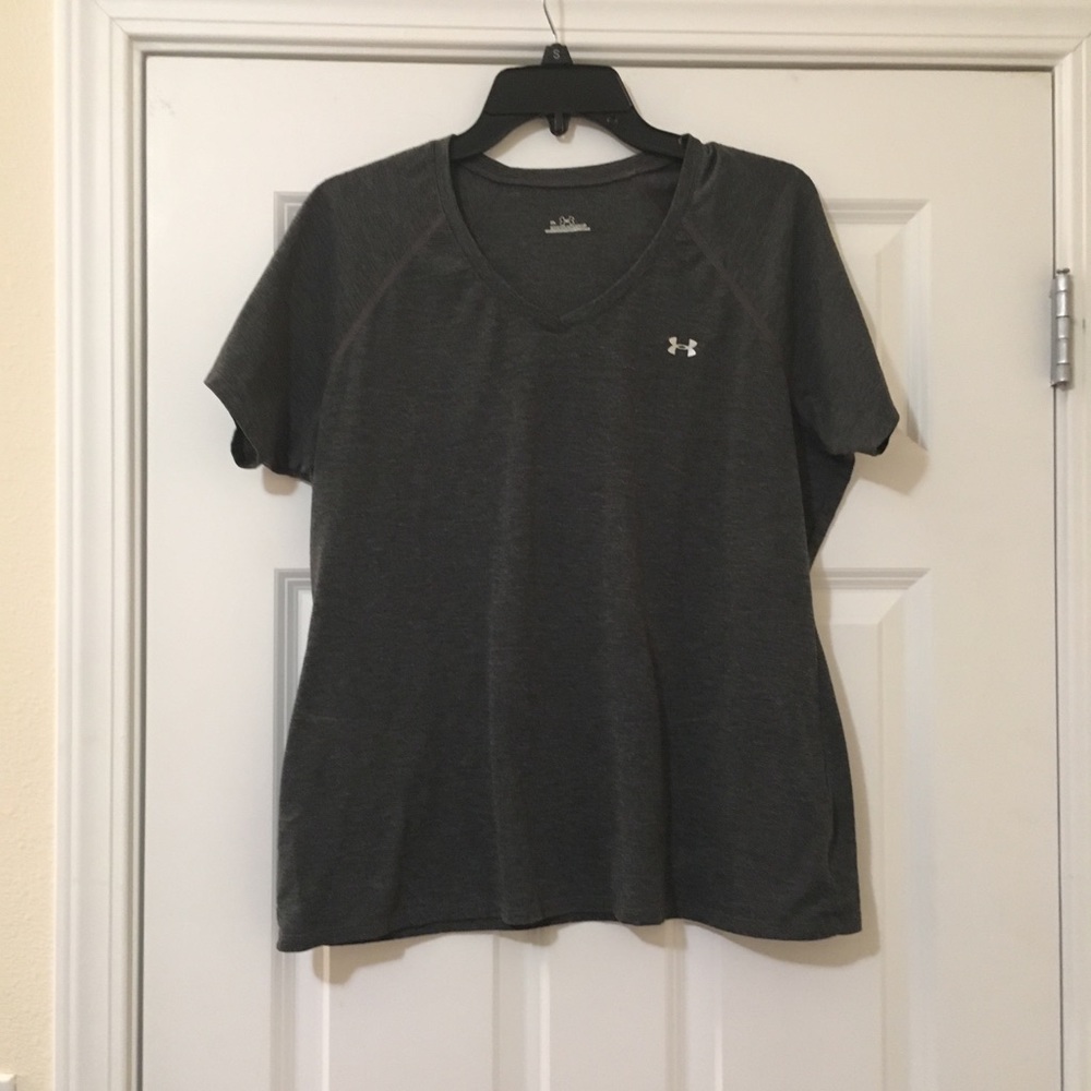 XL Women’s Grey Under Armour Shirt